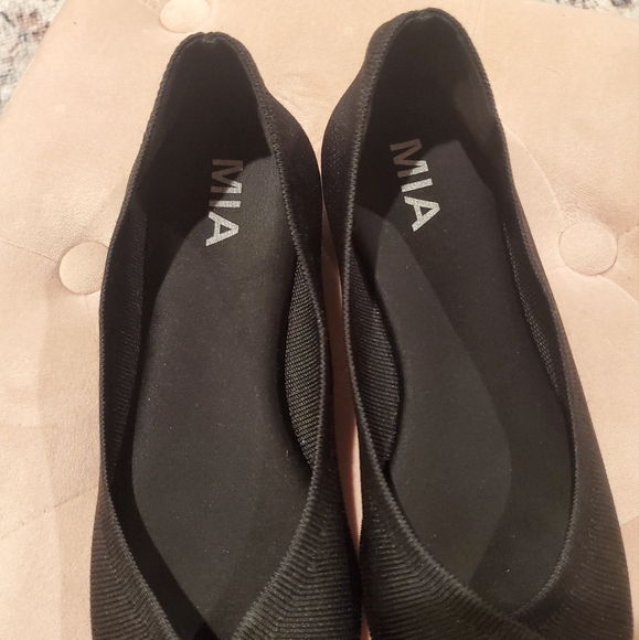 MIA Amore size 8.5 black sleek slip on. - Picture 5 of 5